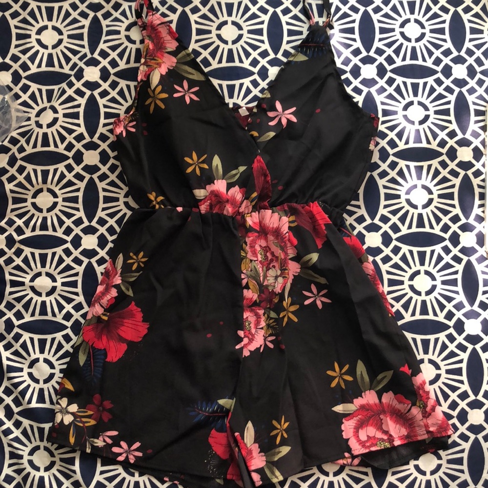 FLORAL SUMMER ROMPER!